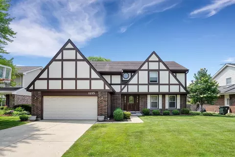 1215 E Vargo Ln, Arlington Heights, IL 60004