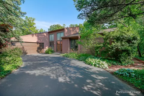 2965 Two Paths Dr, Woodridge, IL 60517