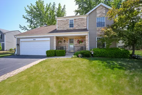 896 Farm Glen Ln, Carol Stream, IL 60188