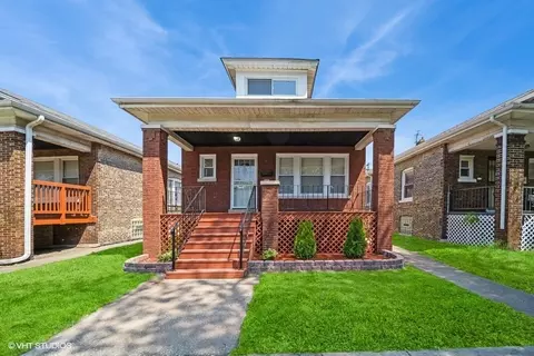 2440 E 93rd St, Chicago, IL 60617
