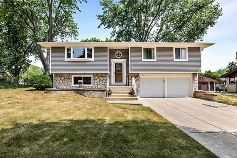 1418 W Weathersfield Way, Schaumburg, IL 60193