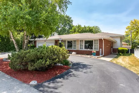 834 N Dee Rd, Park Ridge, IL 60068