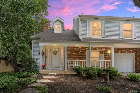 1515 Queensgreen Cir, Naperville, IL 60563