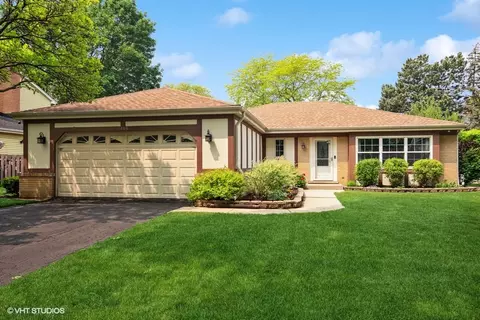 2418 S Embers Ln, Arlington Heights, IL 60005