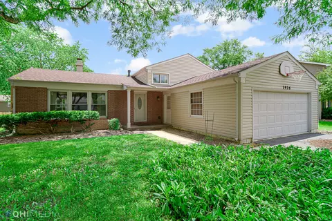 1926 Springside Dr, Naperville, IL 60565