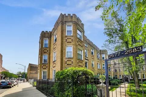 2577 W Montrose Ave #3, Chicago, IL 60618