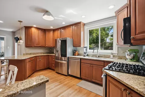 571 Selborne Rd, Riverside, IL 60546 photo 13