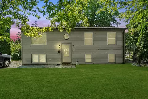 1965 Belaire Ln, Woodstock, IL 60098