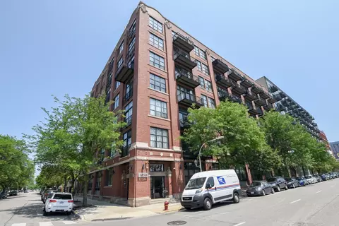 1250 W Van Buren St #707, Chicago, IL 60607