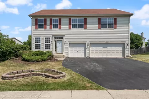 320 W Caldwell Dr, Round Lake, IL 60073