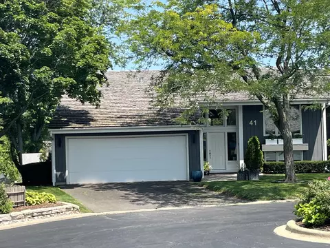 41 Briarwood S, Oak Brook, IL 60523