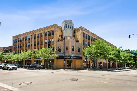 1645 W School St #408, Chicago, IL 60657