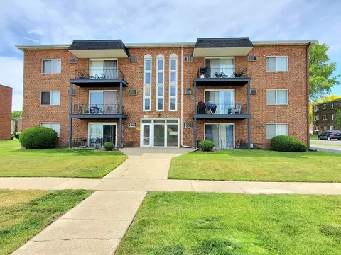 5727 128th St #8, Crestwood, IL 60445