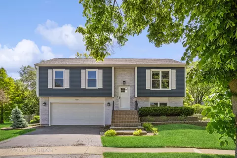 1551 Concord Ct, Saint Charles, IL 60174