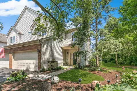 269 Nicole Dr #F, South Elgin, IL 60177