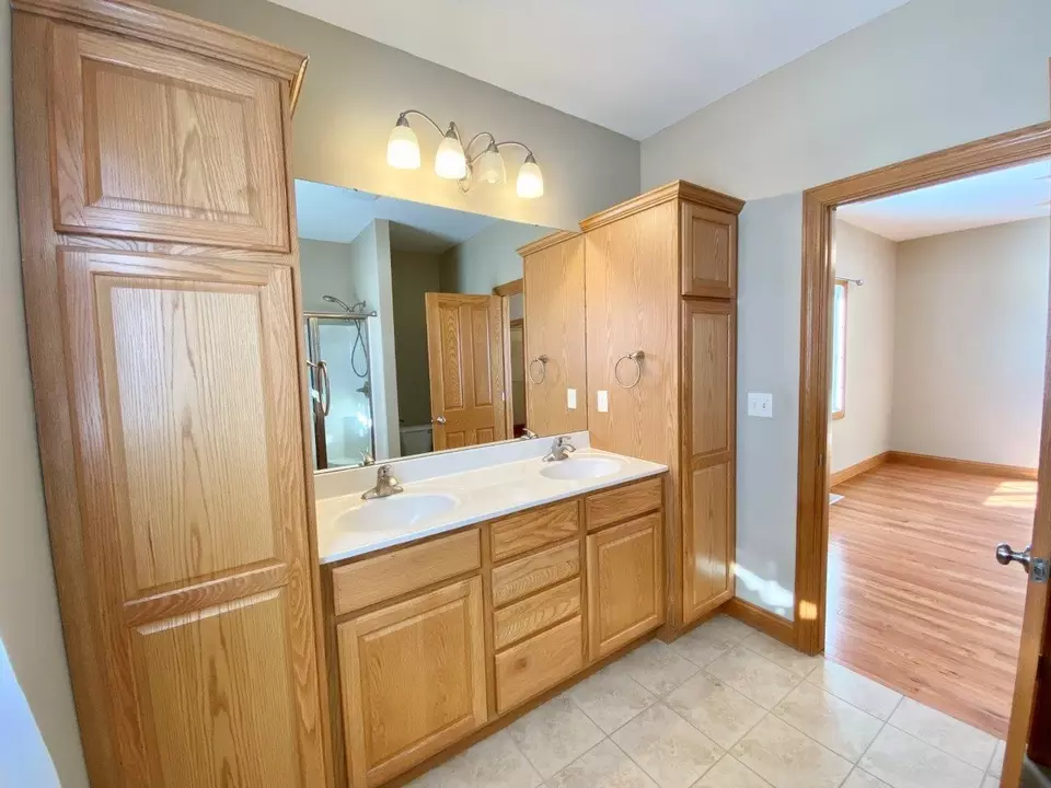  901 S Debra Ln, Pontiac, IL 61764 photo 38