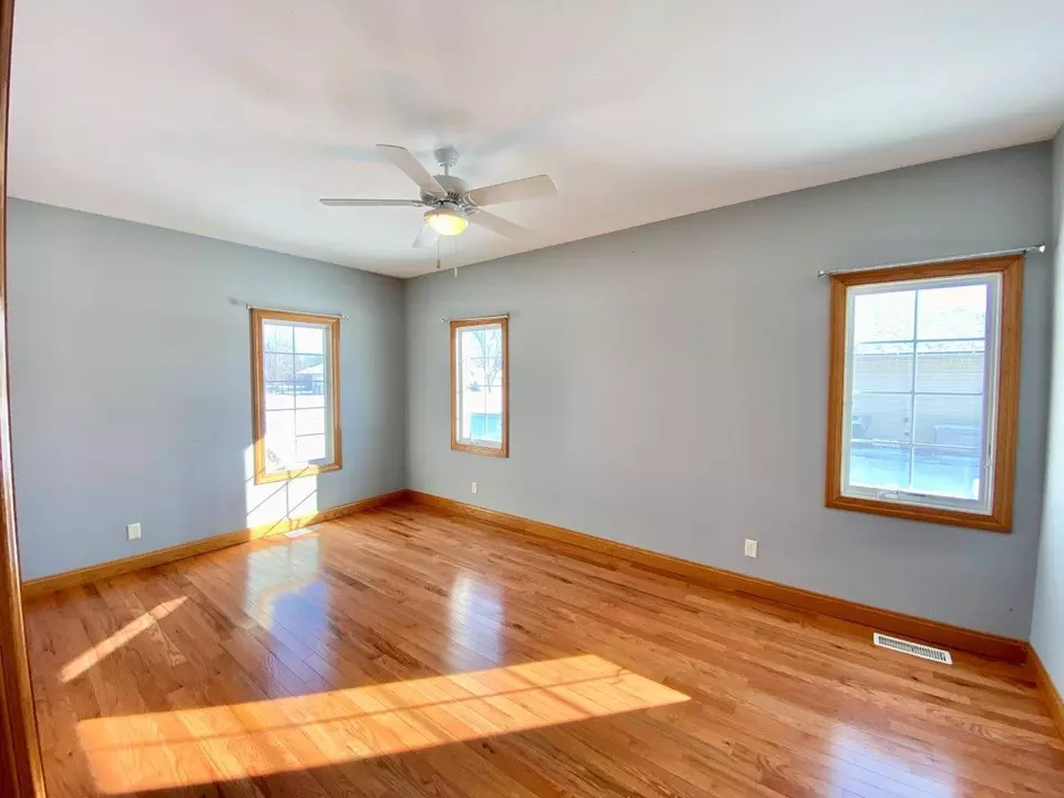  901 S Debra Ln, Pontiac, IL 61764 photo 31