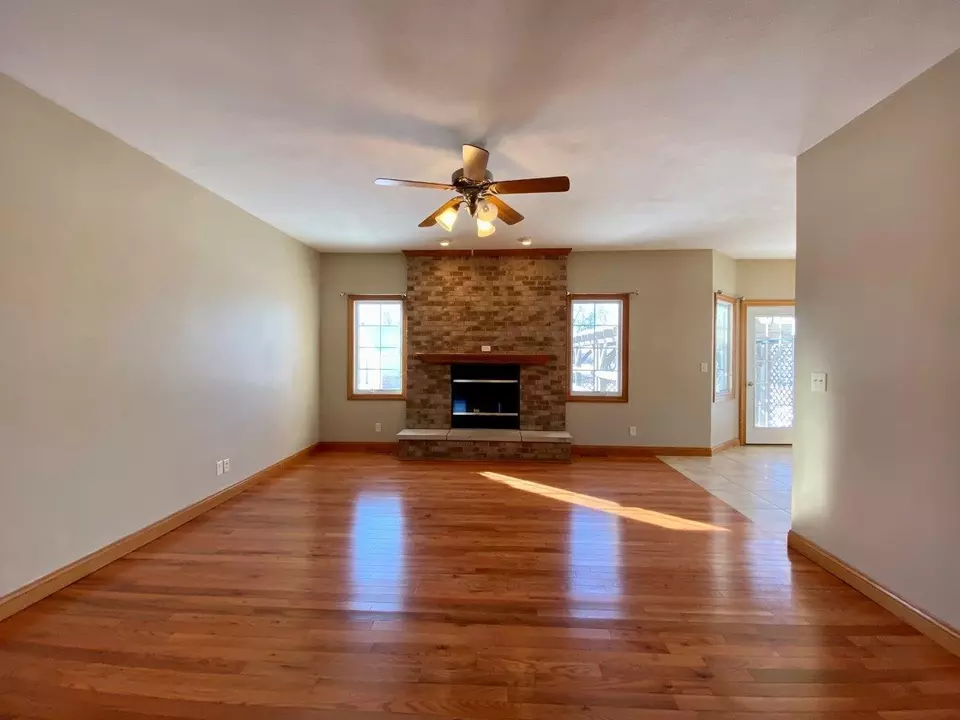  901 S Debra Ln, Pontiac, IL 61764 photo 9