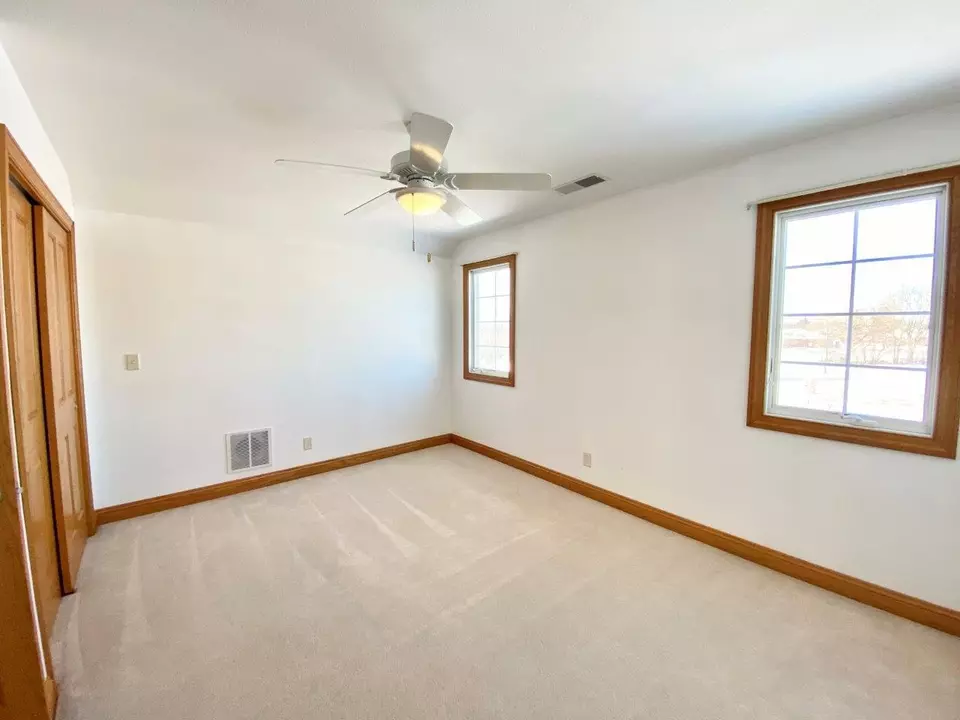  901 S Debra Ln, Pontiac, IL 61764 photo 48