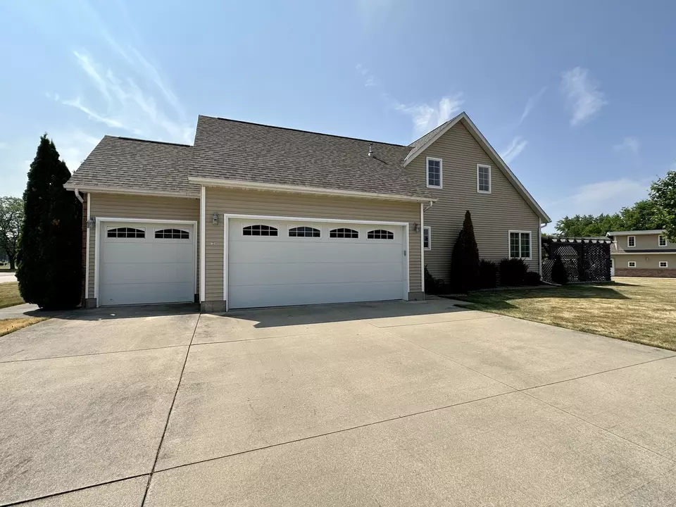  901 S Debra Ln, Pontiac, IL 61764 photo 55