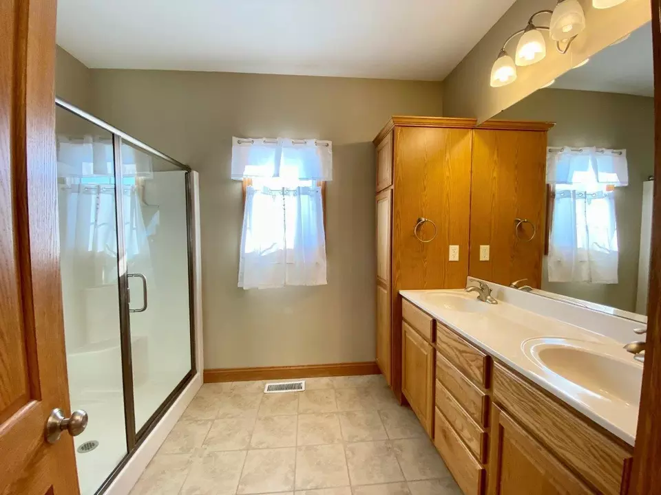  901 S Debra Ln, Pontiac, IL 61764 photo 37
