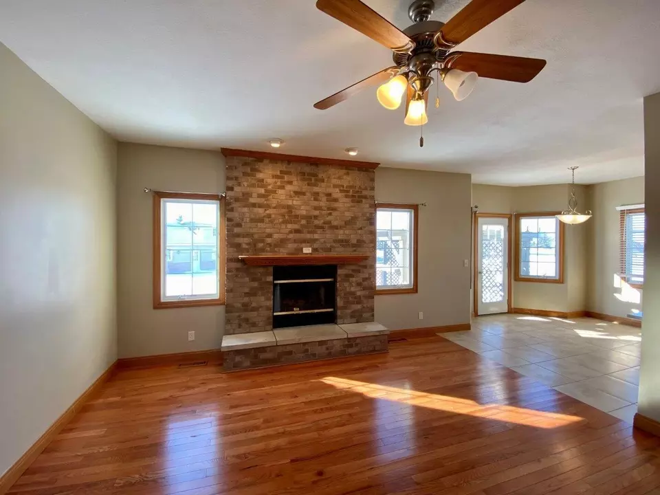  901 S Debra Ln, Pontiac, IL 61764 photo 10