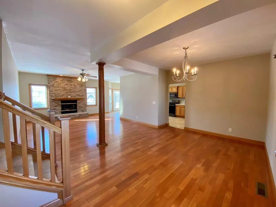  901 S Debra Ln, Pontiac, IL 61764 photo 7