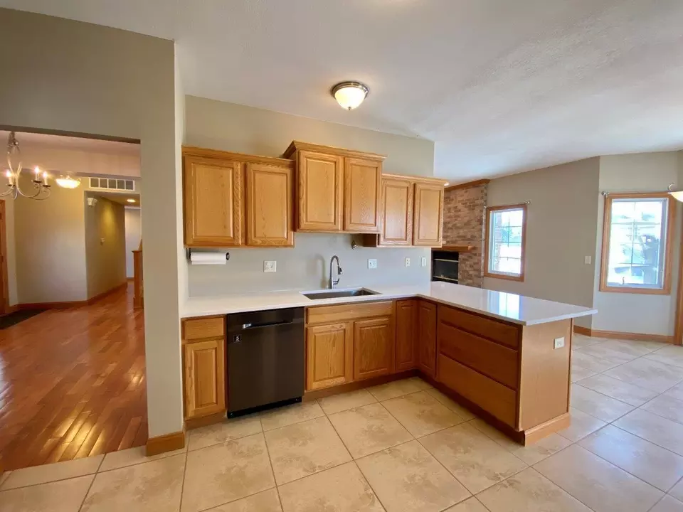  901 S Debra Ln, Pontiac, IL 61764 photo 19