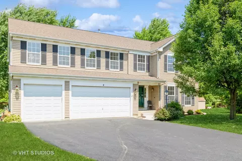 4 Joyce Ct, Algonquin, IL 60102