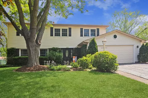190 Old Mill Grove Rd, Lake Zurich, IL 60047