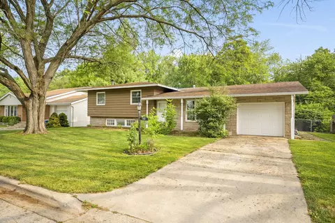 410 Maple Dr, Morris, IL 60450