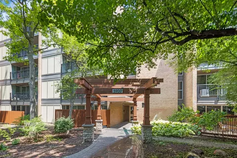 5900 Oakwood Dr #5A, Lisle, IL 60532