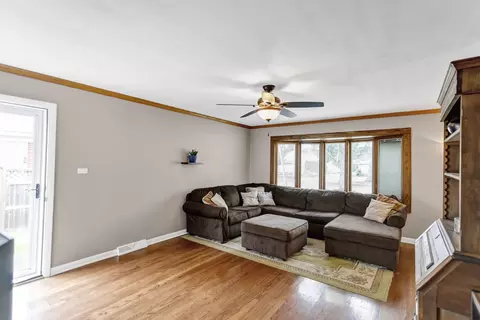 807 Schiller St, Itasca, IL 60143 photo 4