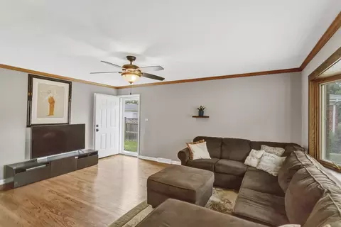807 Schiller St, Itasca, IL 60143 photo 5