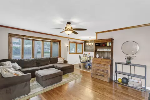 807 Schiller St, Itasca, IL 60143 photo 3