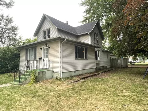 802 W 7th St, Sterling, IL 61081