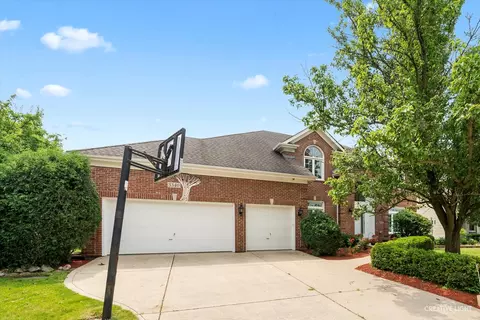 3340 White Eagle Dr, Naperville, IL 60564 photo 4