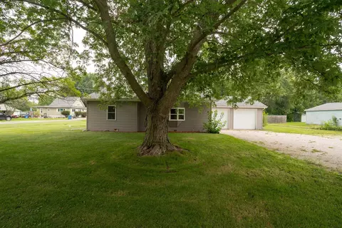 305 N 6th St, Cornell, IL 61319