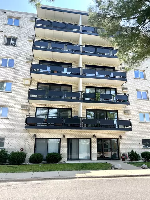 8025 Oconnor Dr #6A, River Grove, IL 60171
