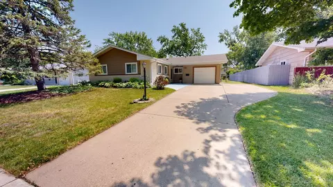 335 Lafayette Ln, Hoffman Estates, IL 60169