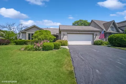 3740 Radcliffe Dr, Northbrook, IL 60062