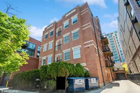 225 W Scott St #3E, Chicago, IL 60610