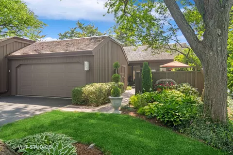178 Pine Crest Cir #178, Lake Barrington, IL 60010