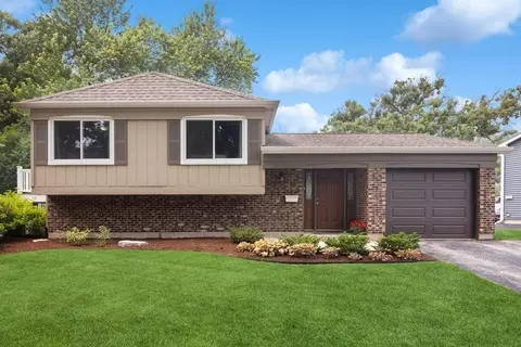 8000 Everglade Ave, Woodridge, IL 60517