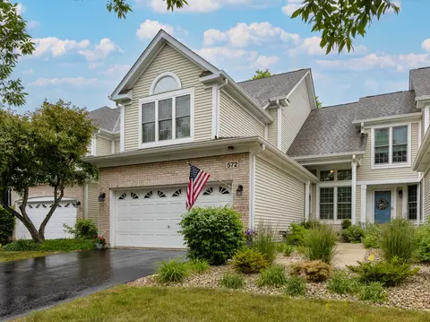 572 Harlowe Ln, Naperville, IL 60565