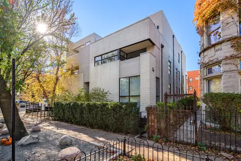 1212 N Hoyne Ave #202, Chicago, IL 60622