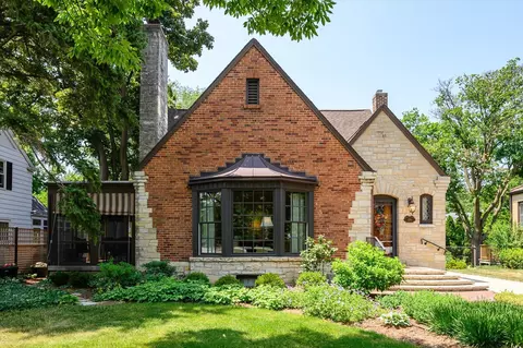 170 S Fairfield Ave, Elmhurst, IL 60126