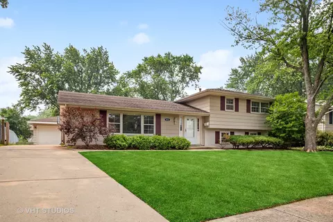 1613 Kingston Ln, Schaumburg, IL 60193