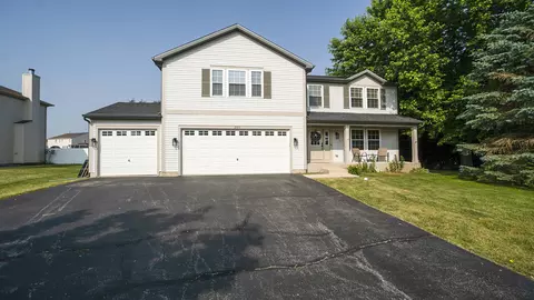 209 Briarwood Dr, Poplar Grove, IL 61065