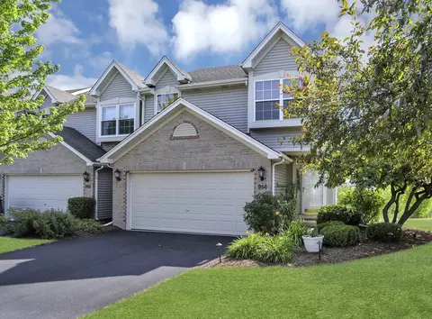 956 Viewpoint Dr, Lake In The Hills, IL 60156
